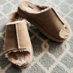 NEW Ugg Greenport Slide